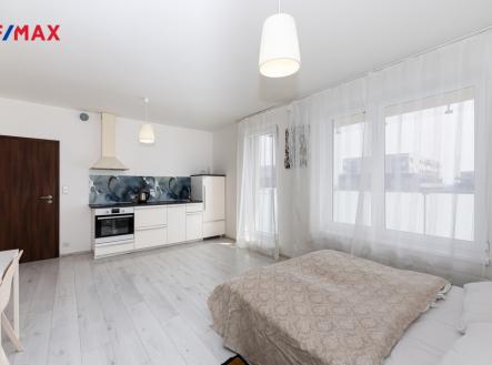 Pronájem bytu, 1+kk, 38 m²