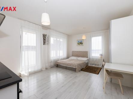 Pronájem bytu, 1+kk, 38 m²