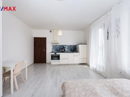 Pronájem bytu, 1+kk, 38 m²