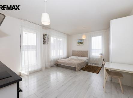 Pronájem bytu, 1+kk, 38 m²