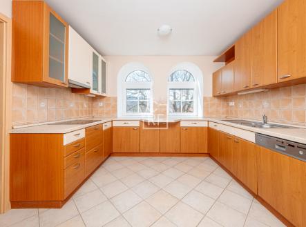 Prodej nájemního domu, 425 m²