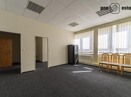 Pronájem kanceláře, 58 m²
