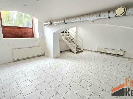Pronájem bytu, atypický, 86 m²