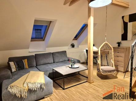 Pronájem bytu, 3+kk, 90 m²