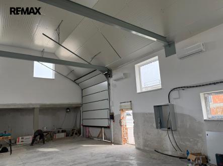 Pronájem výrobní prostory, 878 m²