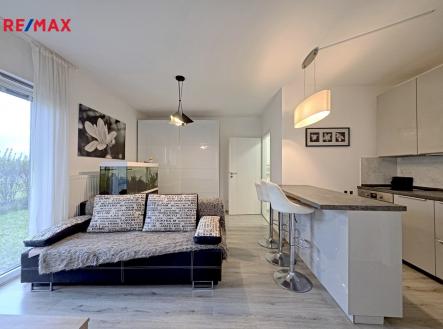 Pronájem bytu, 2+kk, 738 m²