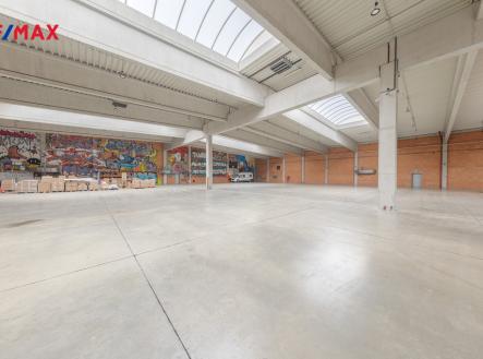 Pronájem skladovací prostor, 2 400 m²