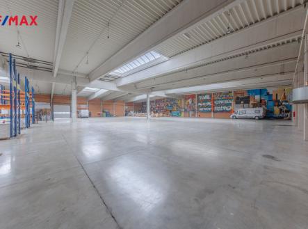 Pronájem skladovací prostor, 2 400 m²