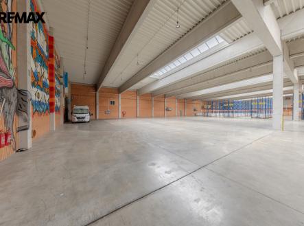 Pronájem skladovací prostor, 2 400 m²