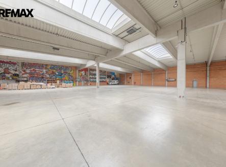 Pronájem skladovací prostor, 2 400 m²