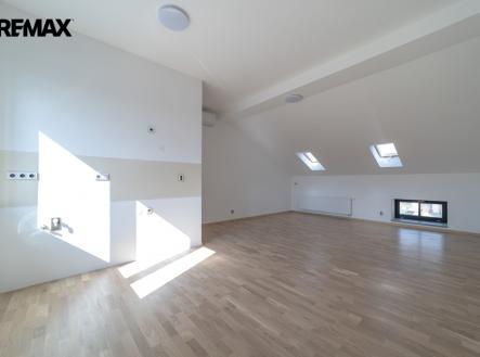 Pronájem bytu, 3+kk, 87 m²