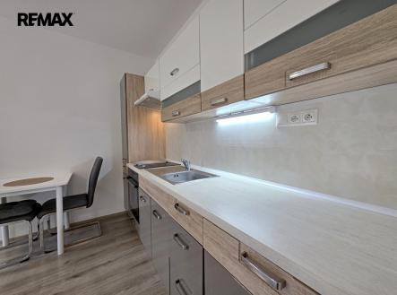 Pronájem bytu, 2+kk, 83 m²