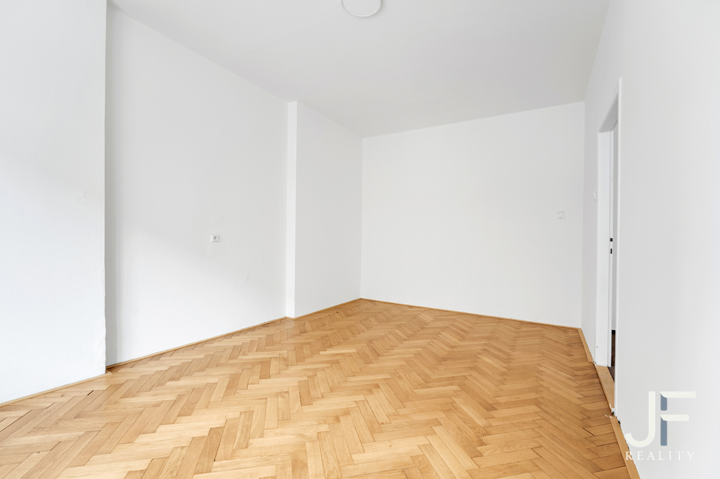 Byt 2+1 na prodej, Pražské předm