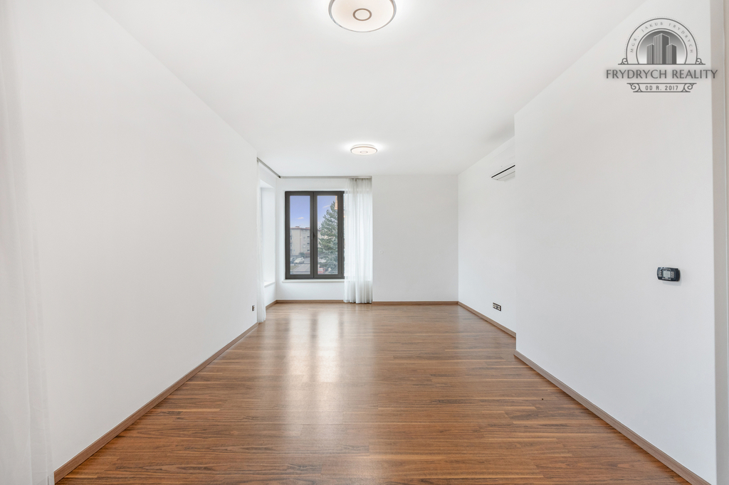 Obývací pokoj bytu 3+kk