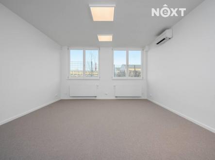 Pronájem kanceláře, 351 m²