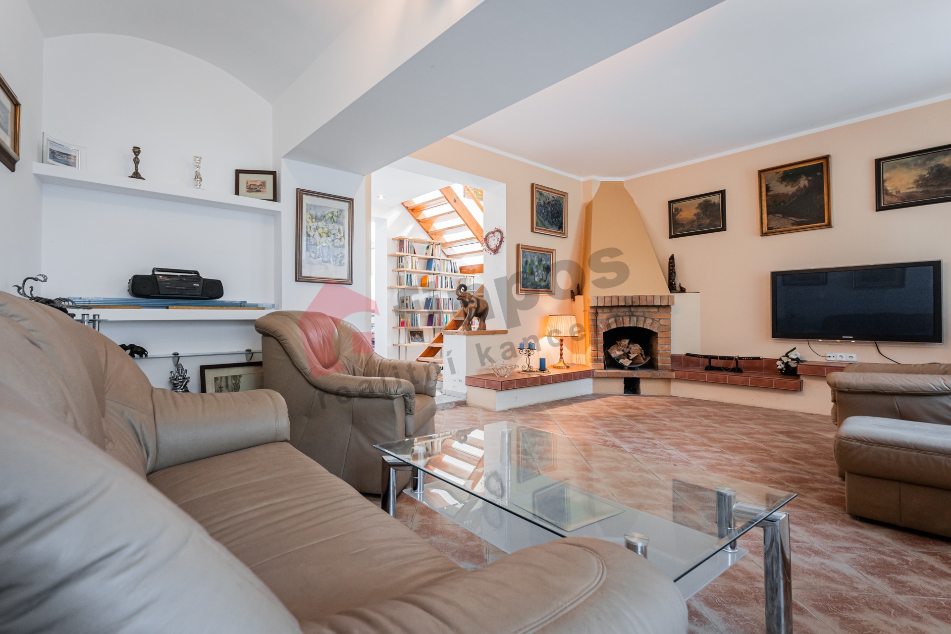 Prodej domu 427 m2 a vedlejšího pozemku na Zbraslavi.