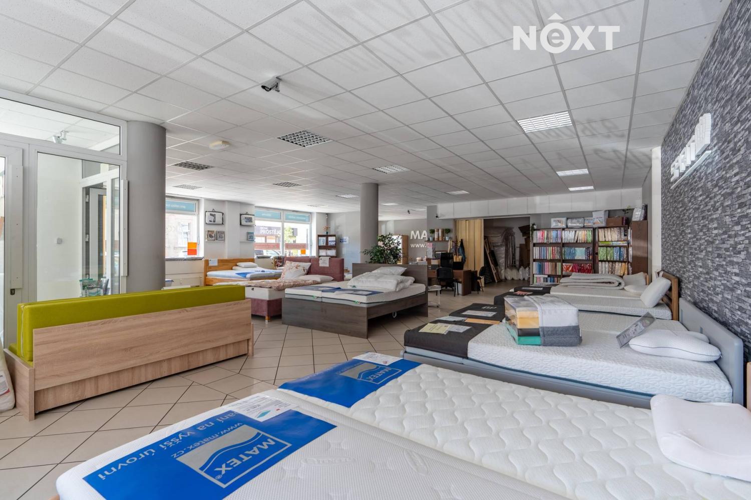 Pronájem komerční Obchodní prostory, 228㎡