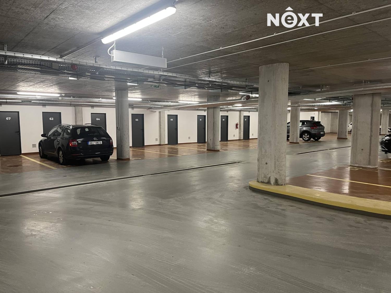 Pronájem ostatní Garážové stání, 18㎡