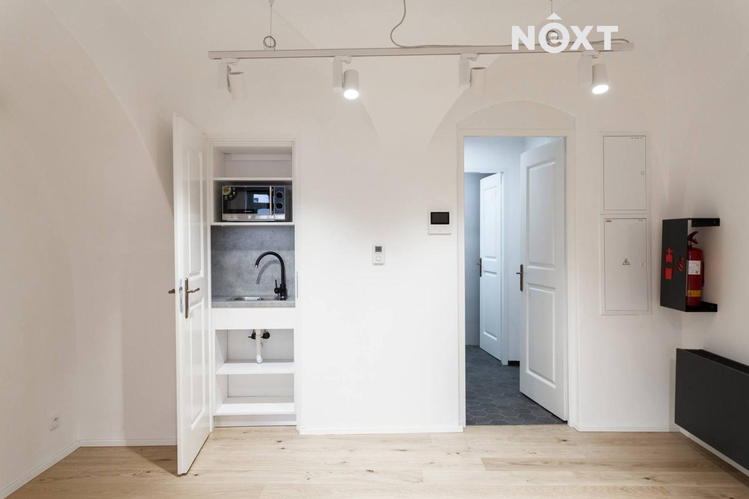 Pronájem komerční Obchodní prostory, 98㎡