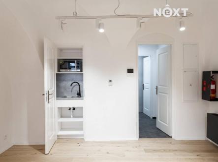 Pronájem komerčního objektu, obchodní centrum, 251 m²