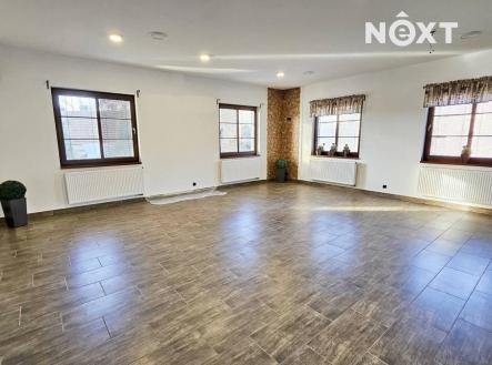 Pronájem komerčního objektu, obchodní centrum, 579 m²