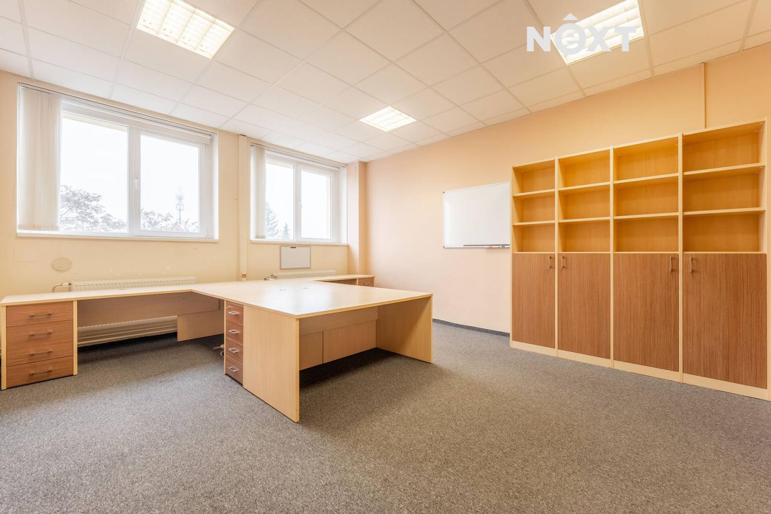 Pronájem komerční Kanceláře, 251㎡