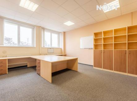 Pronájem kanceláře, 251 m²