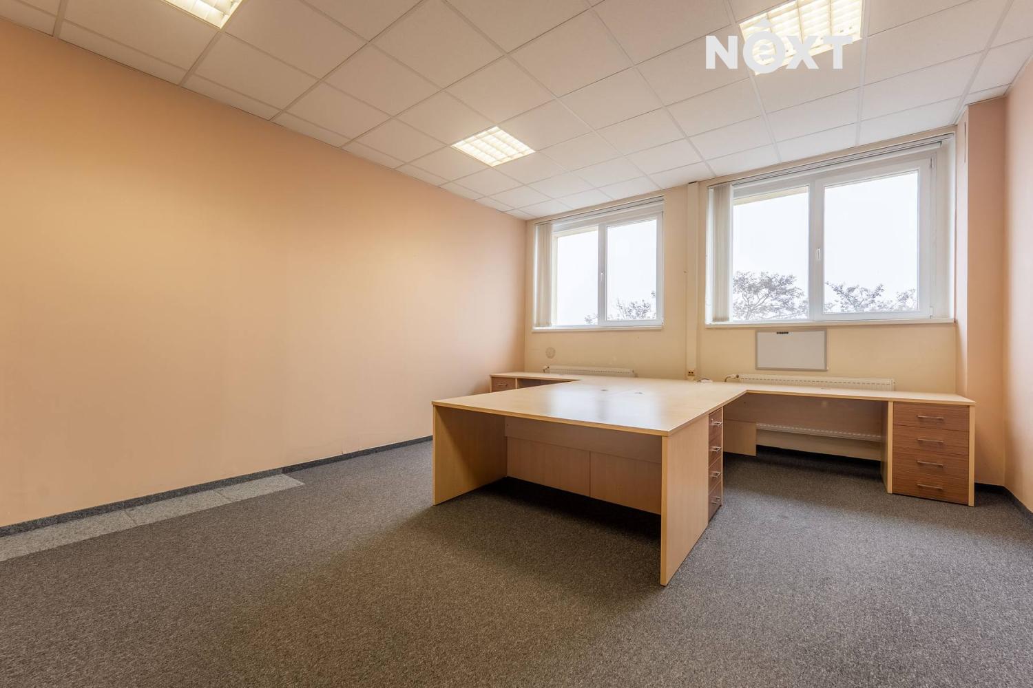 Pronájem komerční Kanceláře, 251㎡