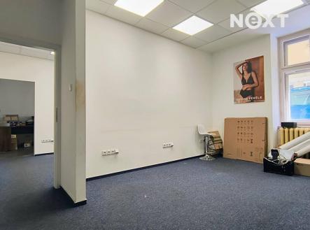 Pronájem komerčního objektu, obchodní centrum, 1 330 m²