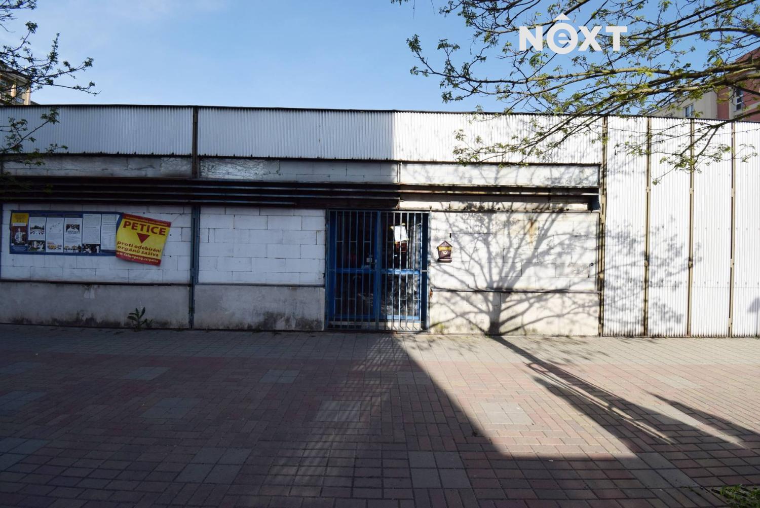 Pronájem komerční Obchodní prostory, 600㎡