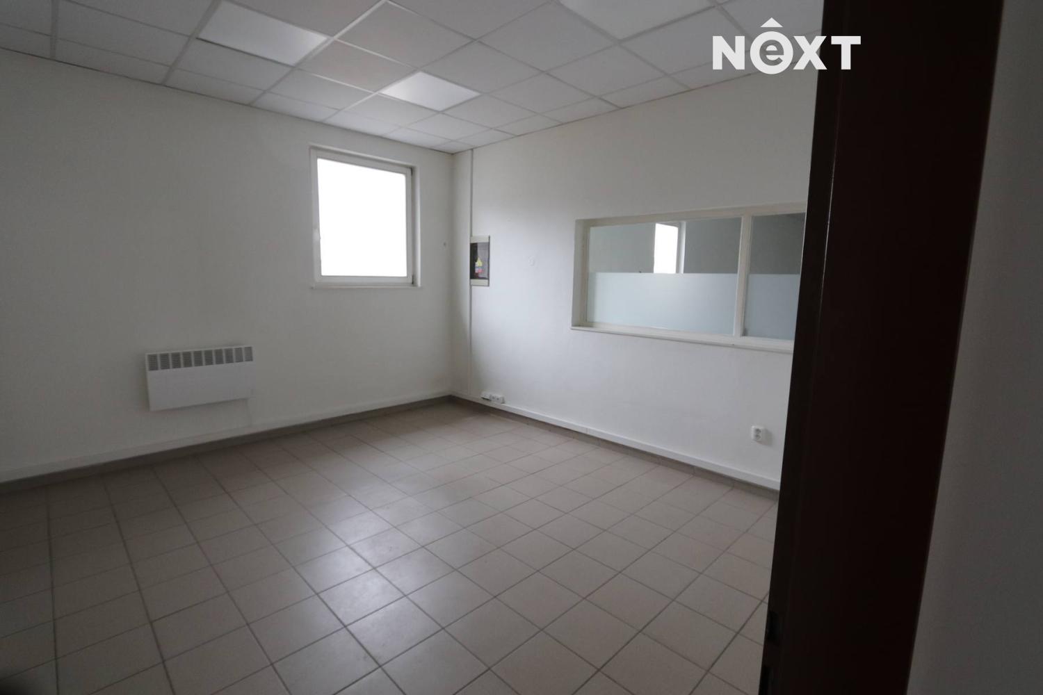 Pronájem komerční Obchodní prostory, 441㎡