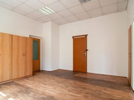 Pronájem - kanceláře, 74 m²