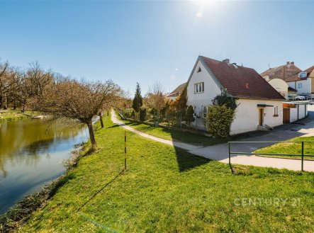 Prodej domu se zahrádkou u řeky Lužnice ve městě Veselí nad Lužnicí.
