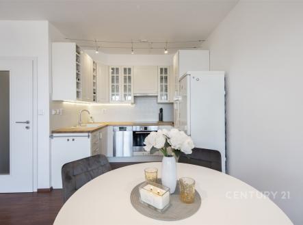 Pronájem bytu, 2+kk, 71 m²