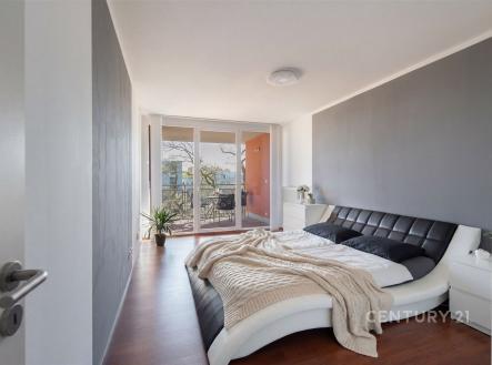 Pronájem bytu, 2+kk, 71 m²