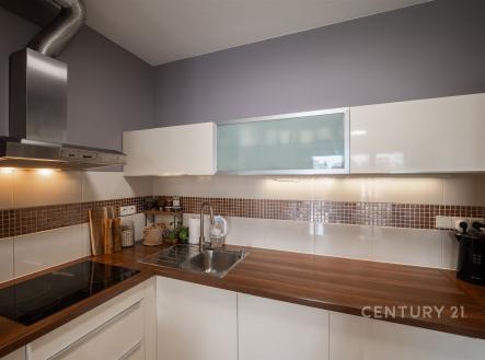 Pronájem bytu, 2+kk, 60 m²