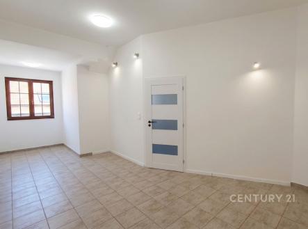 Pronájem bytu, atypický, 69 m²