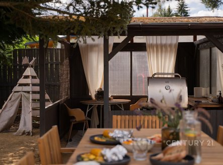 Výjimečná zahrada 503m² s chatou a zázemím, Vejprnice