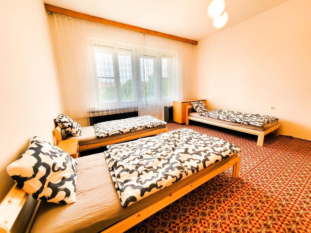 Kapacitní ubytování pro 8 osob v Prostějově – samostatné patro, zahrada