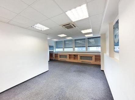 Pronájem kanceláře, 135 m²