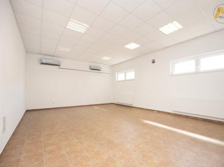 Pronájem - obchodní prostor, 90 m²