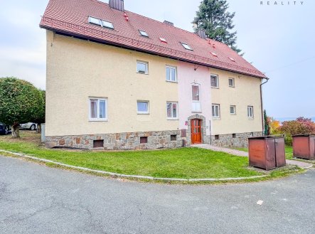 Pronájem elegantního podkrovního bytu 2+kk s pracovnou, kompletně zařízený – Holýšov, ul. Ruská