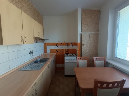 Pronájem bytu 3+1 s balkonem, Nová Ves u Sokolova