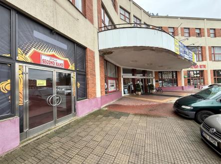 Pronájem - obchodní prostor, 120 m²