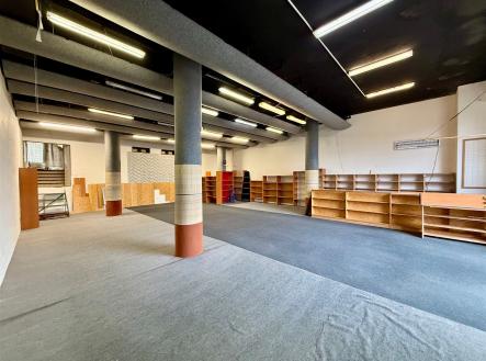 Pronájem - obchodní prostor, 140 m²