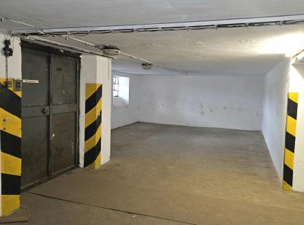 Pronájem - obchodní prostor, 300 m²