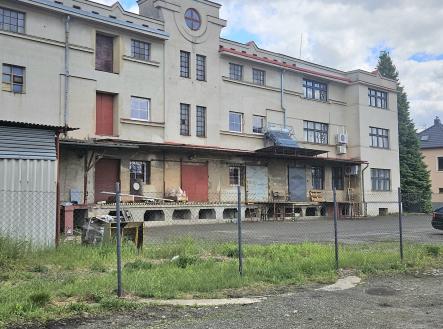 Pronájem - obchodní prostor, 300 m²