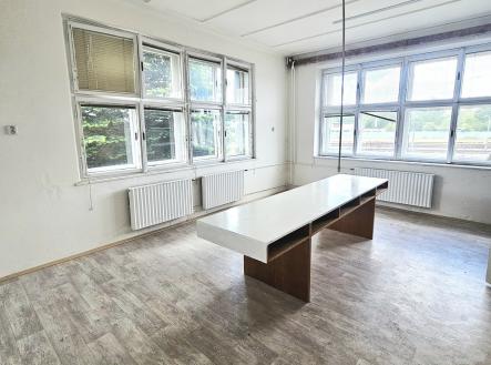 Pronájem - obchodní prostor, 76 m²