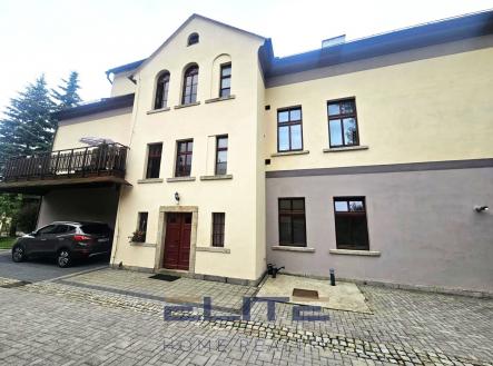 Pronájem obchodní prostor, 921 m²
