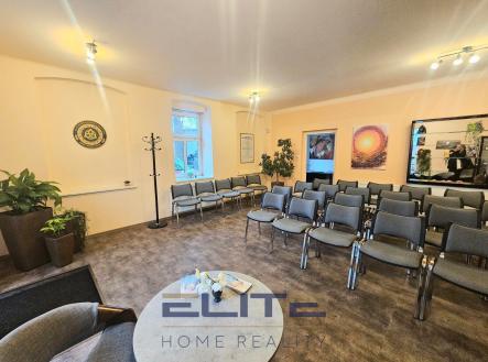 Pronájem obchodní prostor, 921 m²